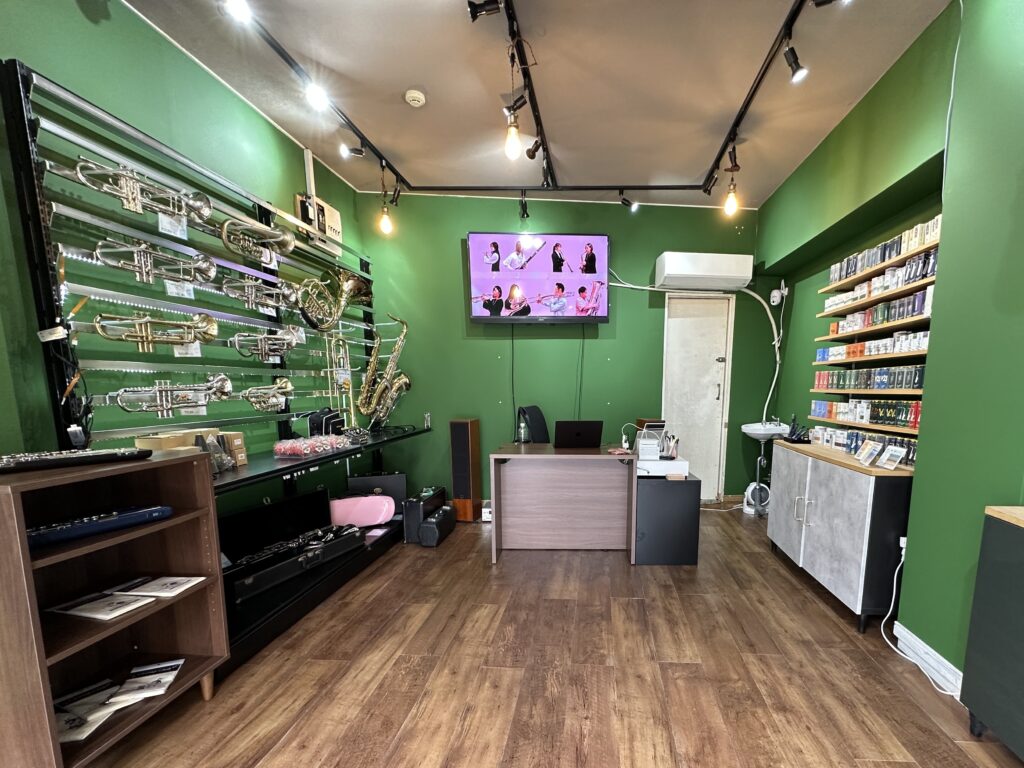 楽器王西巣鴨の店内